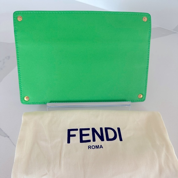 ❌❌SOLD❌❌AUTH Fendi FF Large Green Peekaboo Clutch Pouch 8x7 - Picture 4 of 6
